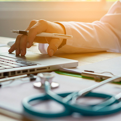 Молоді лікарі можуть отримати 200 000 грн за роботу в сільській та прифронтовій місцевості 